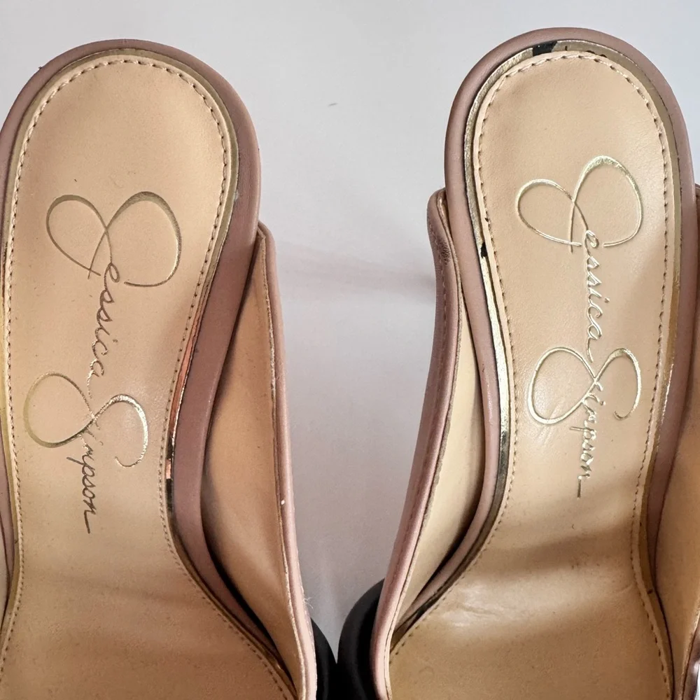Elegant Jessica Simpson Nude & Black Mule Heel Size 6.5 - Picture 5 of 9
